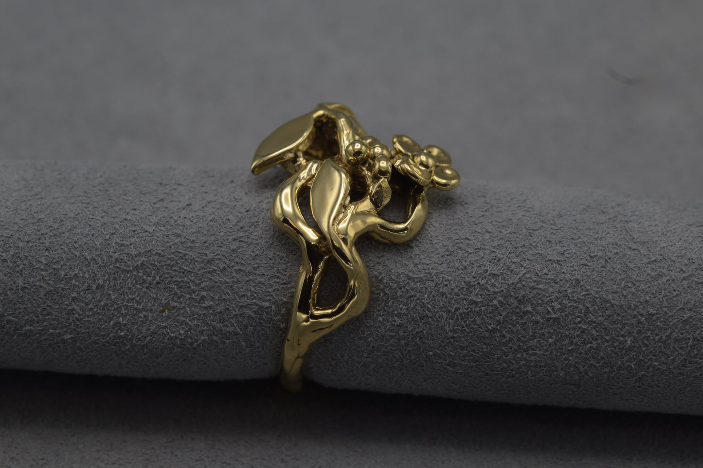 Flower and Leaves Ring
