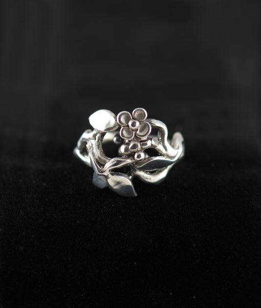 Flower and Leaves Ring